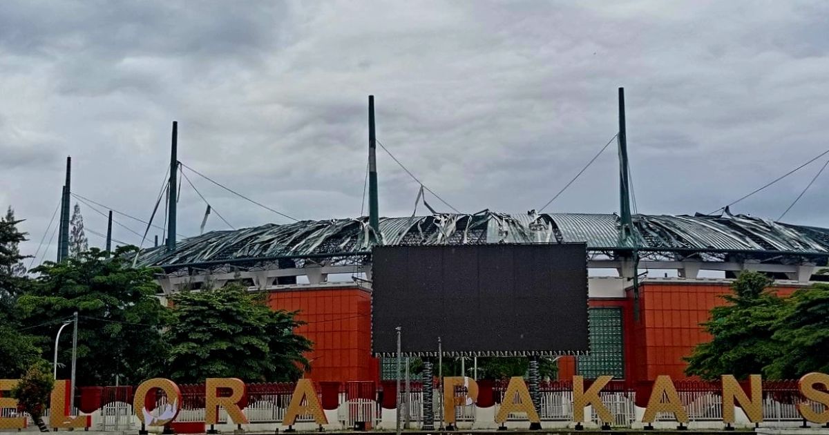 Sebagian Kawasan GOR Pakansari Porak-Poranda Diterpa Hujan Deras dan Angin Kencang
