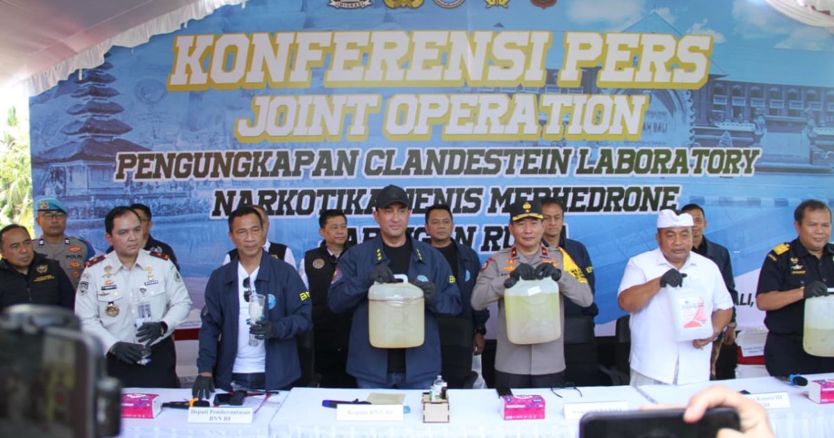 UNGKAP CLANDESTINE LABORATORY DI BALI, BNN AMANKAN DUA WN RUSIA