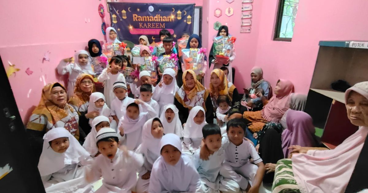 Tanamkan Kepedulian Sejak Dini, PAUD Sakura Gelar Santunan