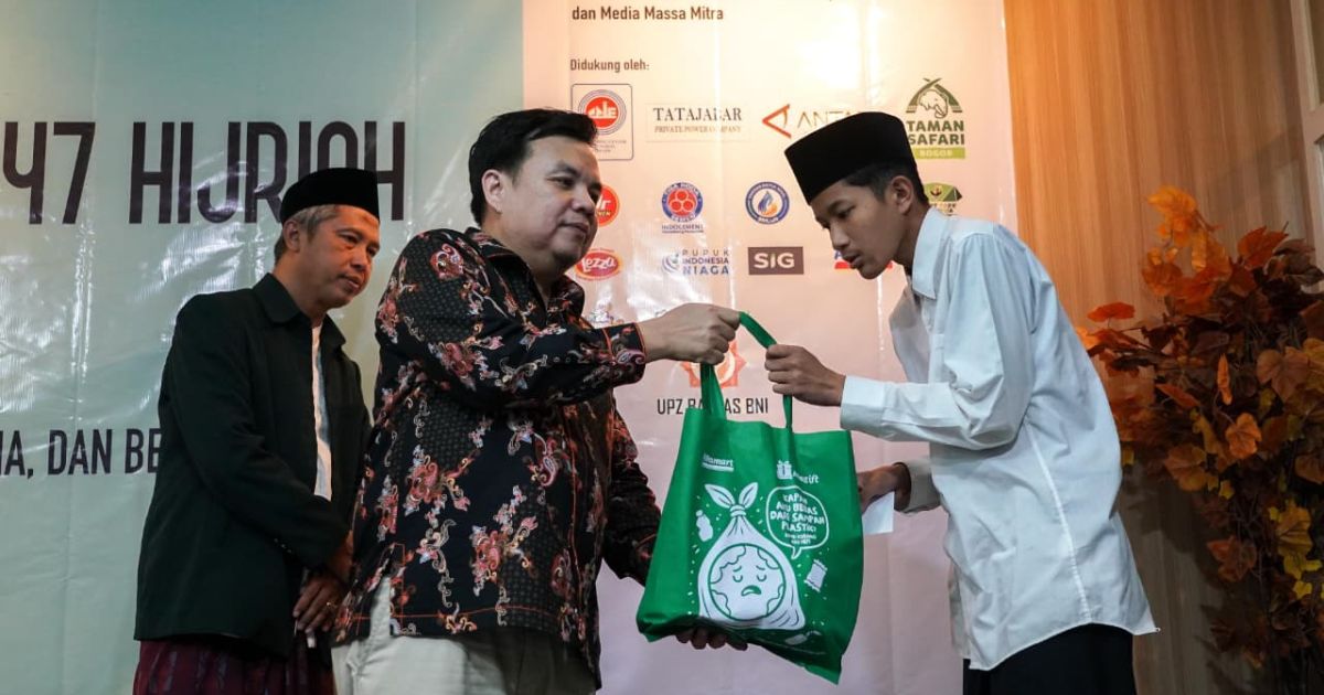 Ketua DPRD Kota Bogor Berikan Motivasi Santri, Al-Quran dan Bakti Orang Tua Adalah Kunci Sukses Masa Depan