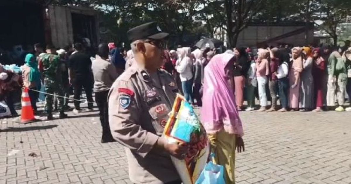 Masyarakat Babakan Madang Diguyur Paket Sembako Bantuan Presiden Prabowo