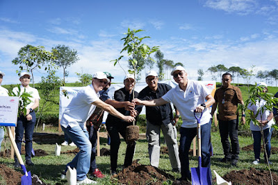 Normalisasi Sungai, Dedie Rachim dan Astra Finance Tanam 6.600 Pohon di KM 0 Ciliwung