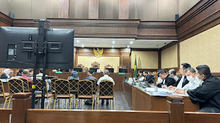 Kontrak Kerja Palsu hingga Rekening Koran: Modus Kredit Fiktif Bank Jatim Terkuak di Persidangan