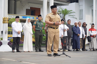 Rangkaian Peringatan Hari Santri, Anna Mariam Fadhilah Melepas Jemaah Ziarah Kubur Pahlawan dan Tokoh Agama