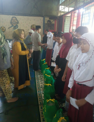 Kepsek SDN Neglasari Kota Bogor Berikan Santunan