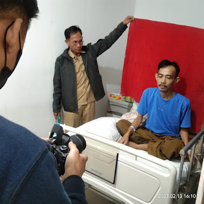 Relawan Bogor Sehat Bersama Disdukcapil Kota Bogor Bantu Rekam e-KTP. 