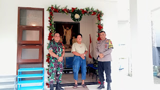 Bhabinkamtibmas dan Babinsa Desa Kota Batu Mengecek Langsung Kesiapan Peringatan Natal