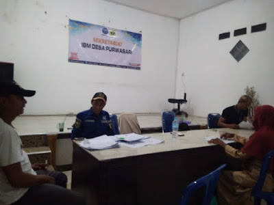  PT Pos Indonesia Salurkan BLT BBM-PKH Bagi Warga Desa Purwasari