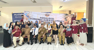 Penyerahan Bantuan Mesin Jahit Kepada Pelaku UMKM