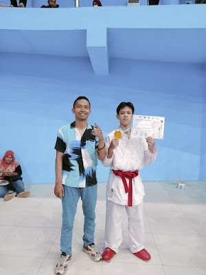 Siswa SMA Kosgoro Sabet 4 Mendali Emas 3 Perunggu Dikejuaraan Karate Terbuka Nasional 