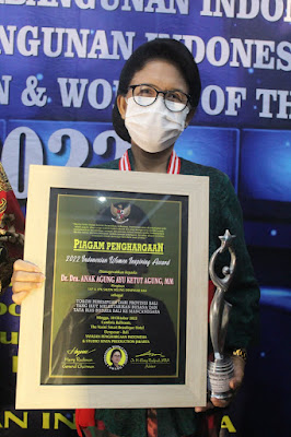 Lembaga Kursus dan Pelatihan Salon Agung Menerima Penghargaan 