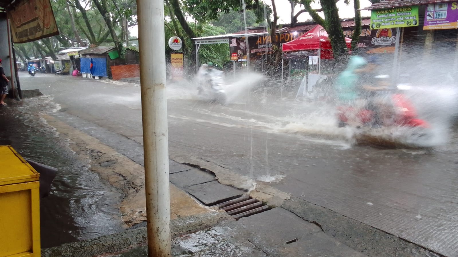 Jl. Kapten Yusuf Kota Batu Bogor Kembali Terendam Banjir