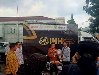 INH Hadiahi Dinsos Mobil Dapur Umum dan Logistik Langsung Digunakan untuk Korban Bencana di Pamijahan 