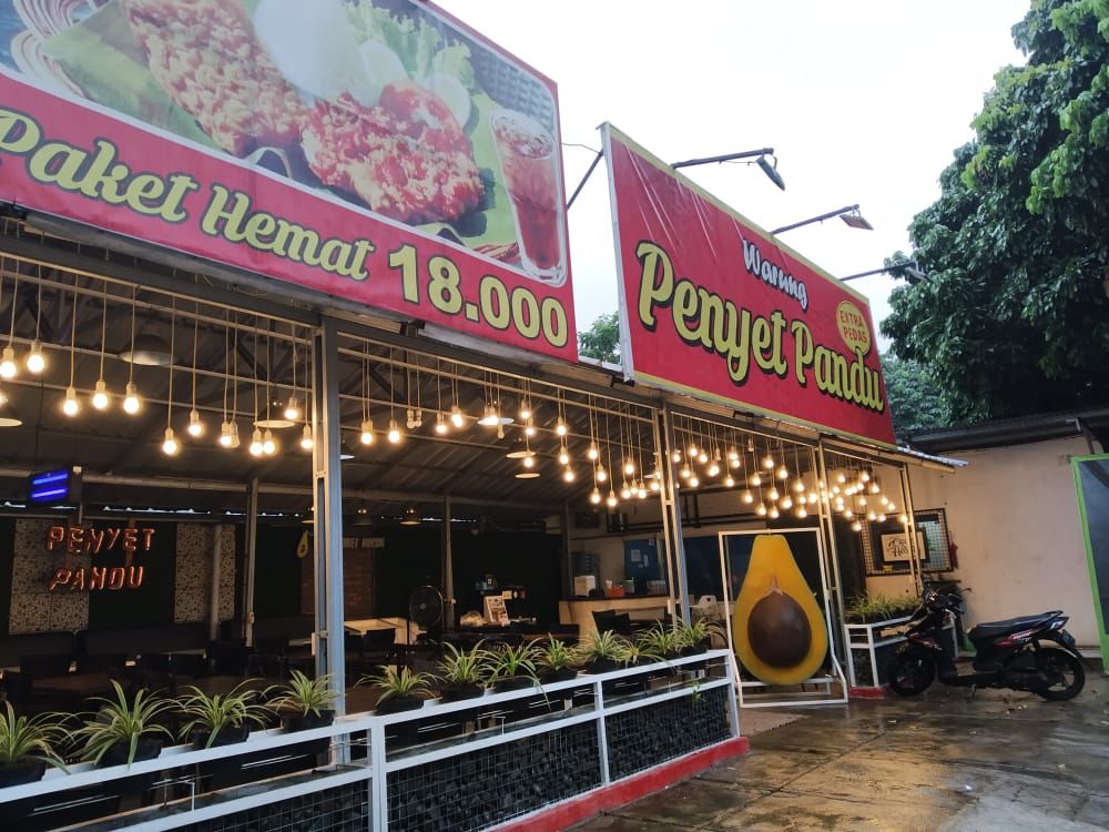 Wisata Kuliner Ditengah Kota Bogor (Warung Penyet Pandu) Sajikan Hidangan Lezat