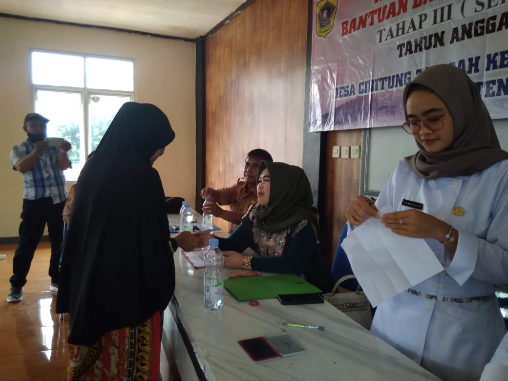 Desa Cibitung Tengah Salurkan BLT-DD Tahun Anggaran 2022