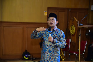 Menguak Kebenaran; Siaran Adzan diganti Running Text Selama Misa Paus?