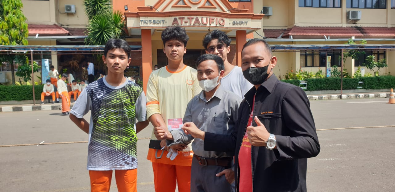 Pupuk Kebersamaan Antara Siswa-Siswi dan Guru