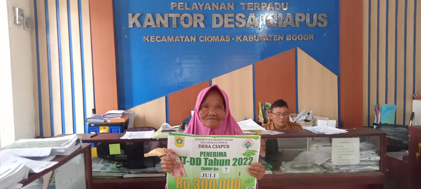 Desa Ciapus Bagikan BLT ke- 7 Bulan Juli Tahun Anggaran 2022