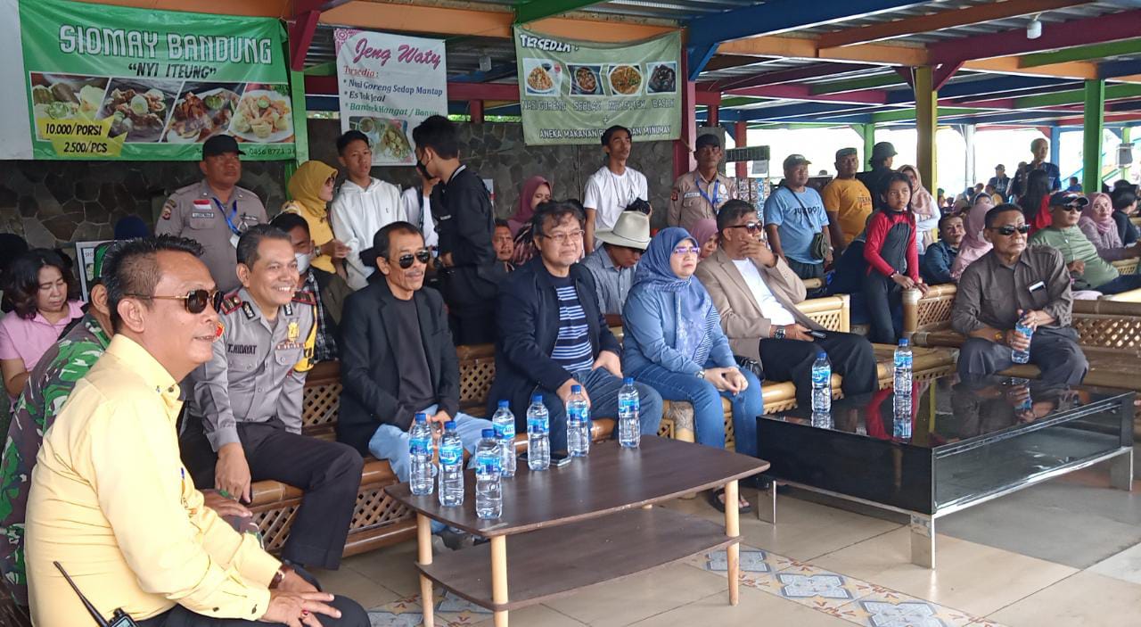 Kolam Renang Boash WaterPark Gelar Acara Berbagi Hadiah/Doorprize Untuk para Pengunjung