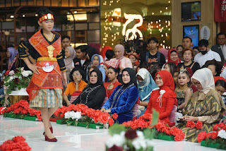 Ratusan Peserta Meriahkan Lomba Peragaan Busana Nusantara