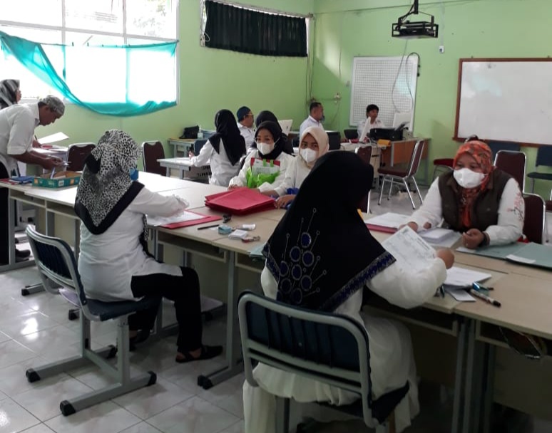 Antusias Orangtua Murid Saat Daftar Ulang Peserta Didik Baru di SMPN 14 Kota Bogor