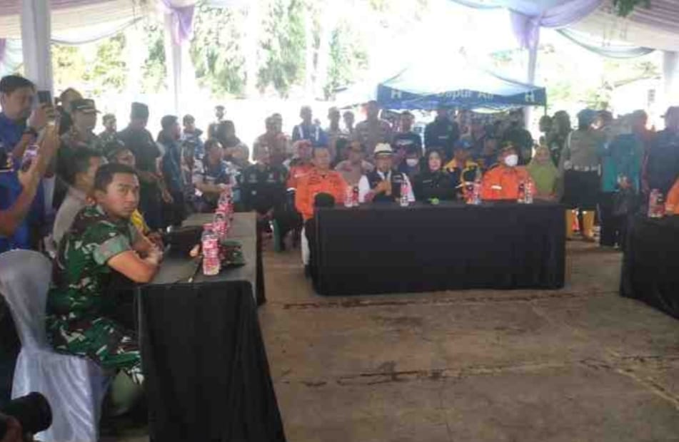 Dandim 0621/Kab.Bogor Letkol Kav. Gan Gan Rusgandara Dampingi Gubernur Jawa Barat Kunjungi Lokasi Bencana Alam