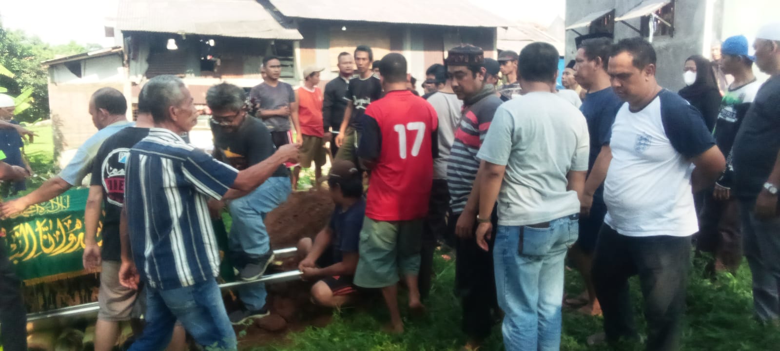 inna lillahi wa inna ilaihi raji'un, Telah Berpulang ke Rahmatullah Bapak E. Lamri