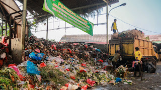 Sekda Tinjau Timbulan Sampah di TPS Pasar Baru Bogor; Akan Kita Selesaikan