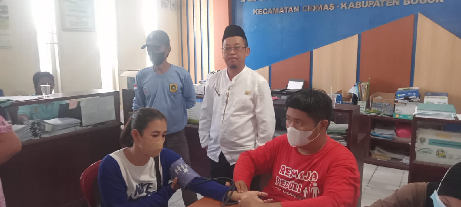 H. Pendi Bin Asim Kades Ciapus Pantau Langsung Pembagian BLT-DD Tahun Anggaran 2022