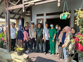 Babinsa dan Bhabinkamtibmas Dampingi Lurah Tegal Gundil, Kunjungi Posbindu Anggur A di-RW.003