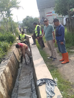 Normalisasi Selokan Cegah Banjir Lintasan di Balumbang Jaya