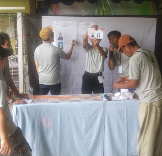 Ahmad Komar Lurah dan Ketua LPM Ciwaringin Hadir di-Pemilihan Ketua RT dan RW 12 