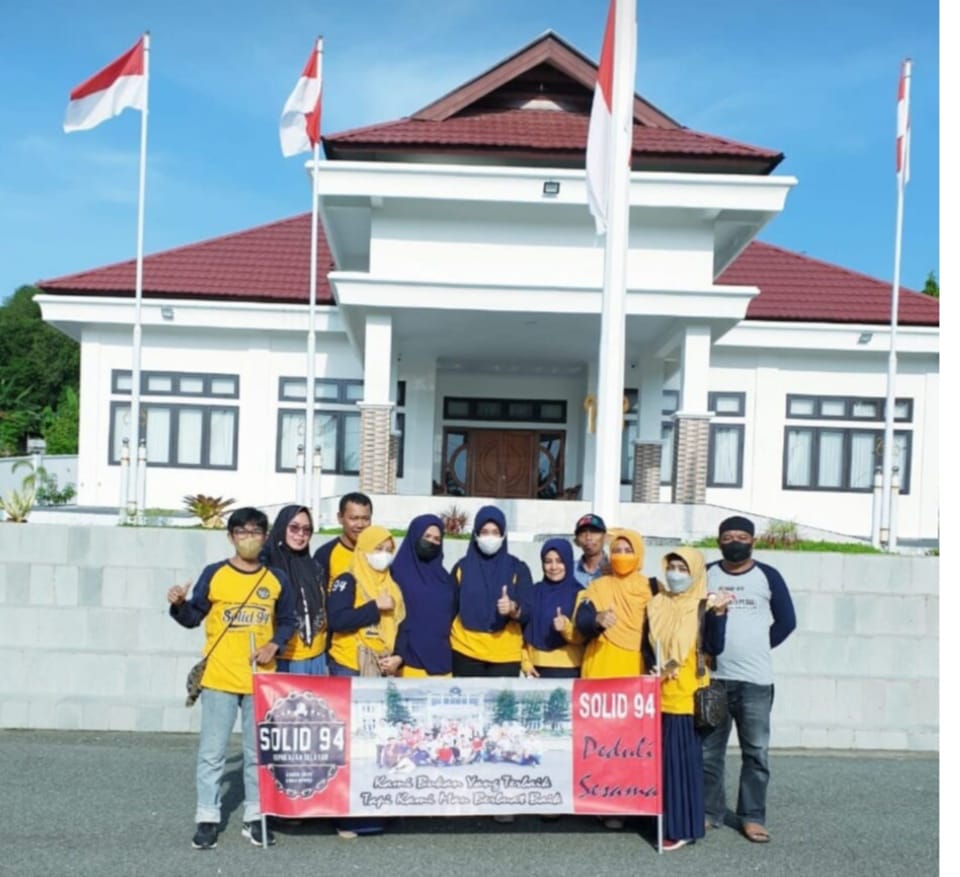 Dua Hari Berbagi Paket Sembako, Pengurus dan Anggota Solid 94 Sapa Warga Kurang Mampu di Tiga Wilayah Kecamatan