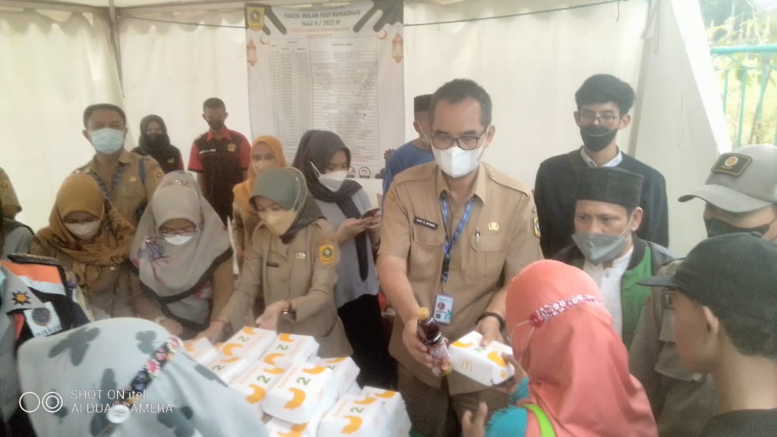 Berkah Ramadhan, DPKPP Kabupaten Bogor Berbagi Takjil dan Snack Gratis