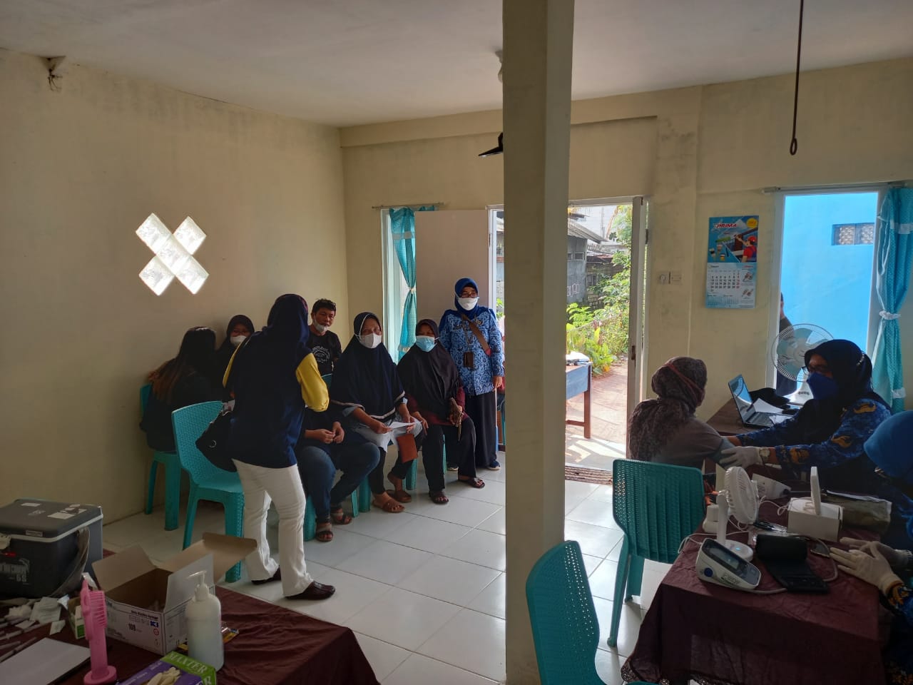 Lurah Cilendek Barat Kawal Vaksinasi di Wilayah Gg. Makam Rw. 05