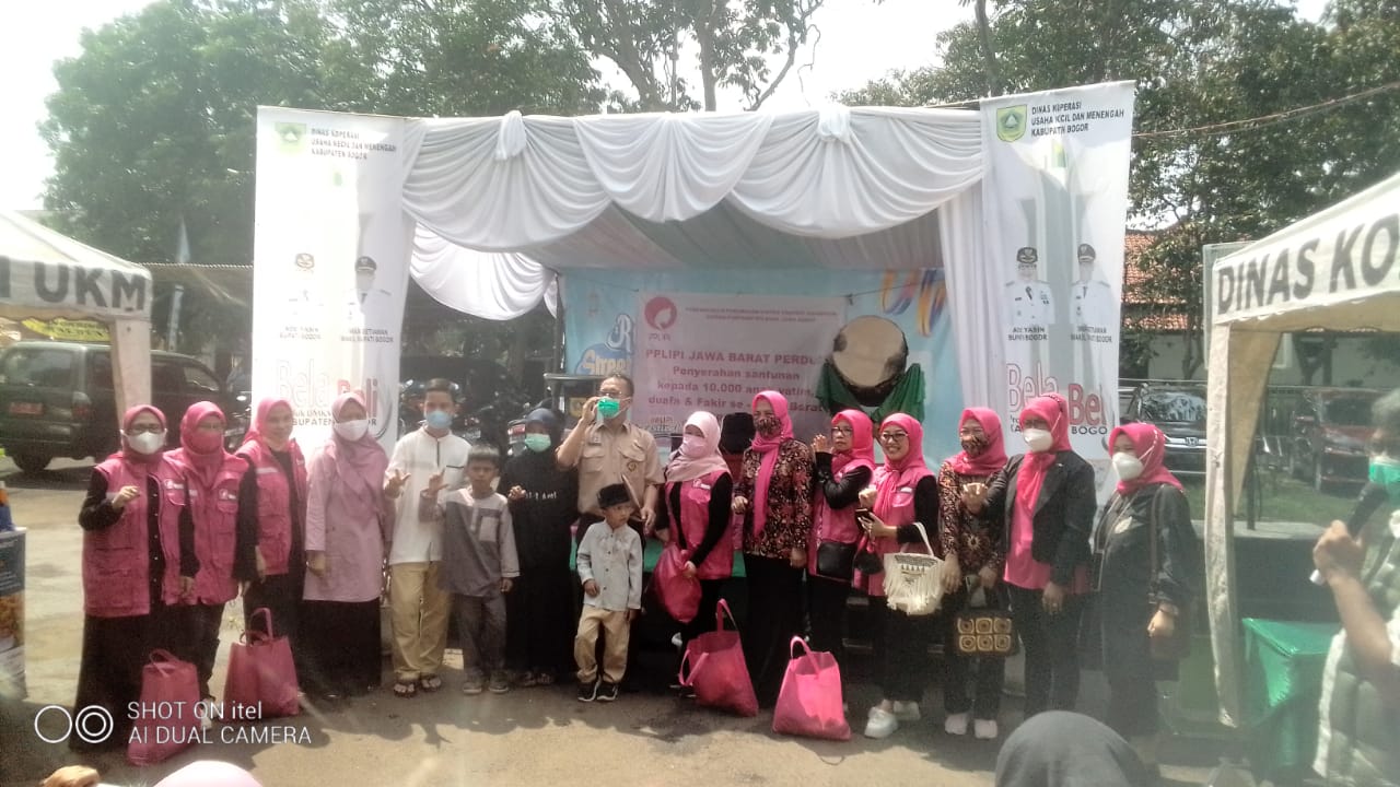 Ketua DPC PPLIPI Kabupaten Bogor Berikan Santunan Anak Yatim dan Duafa Pada Penutupan Bazar