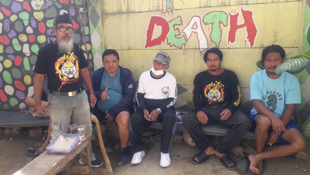 Jelang Bulan Suci Ramadhan 1443 H, Warga Kp. Sirnasari Terus Benahi Jalan Lingkungan