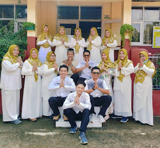 Kepsek SD  Leuwimekar Mengucapkan Selamat Hari Raya Idul Fitri 1445 Hijriah 