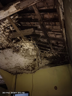 Akibat Kondisi Rumah Sudah Lapuk Karena Termakan Usia