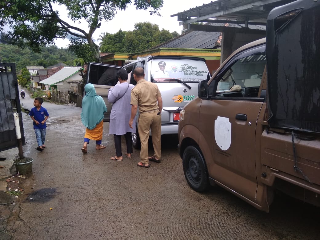 Pemdes Srogol Permudah Vaksinasi Lakukan Antar Jemput Warga