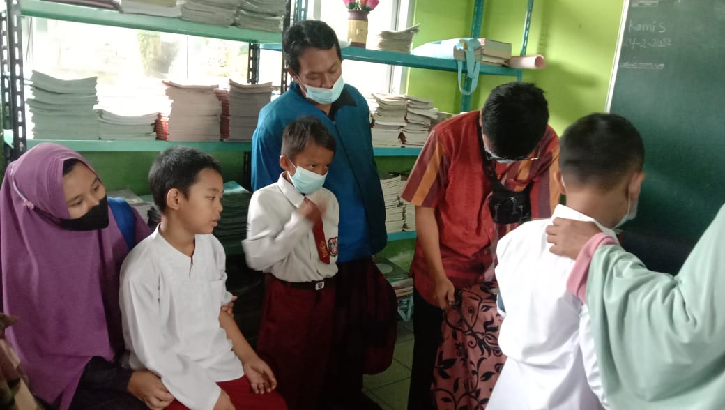 Antusias Siswa-Siswi SDN Laladon 01 Ikuti Vaksinasi