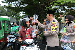 Tebar Kebarokahan, Kapolresta Bogor Kota gelar Pembagian Takjil