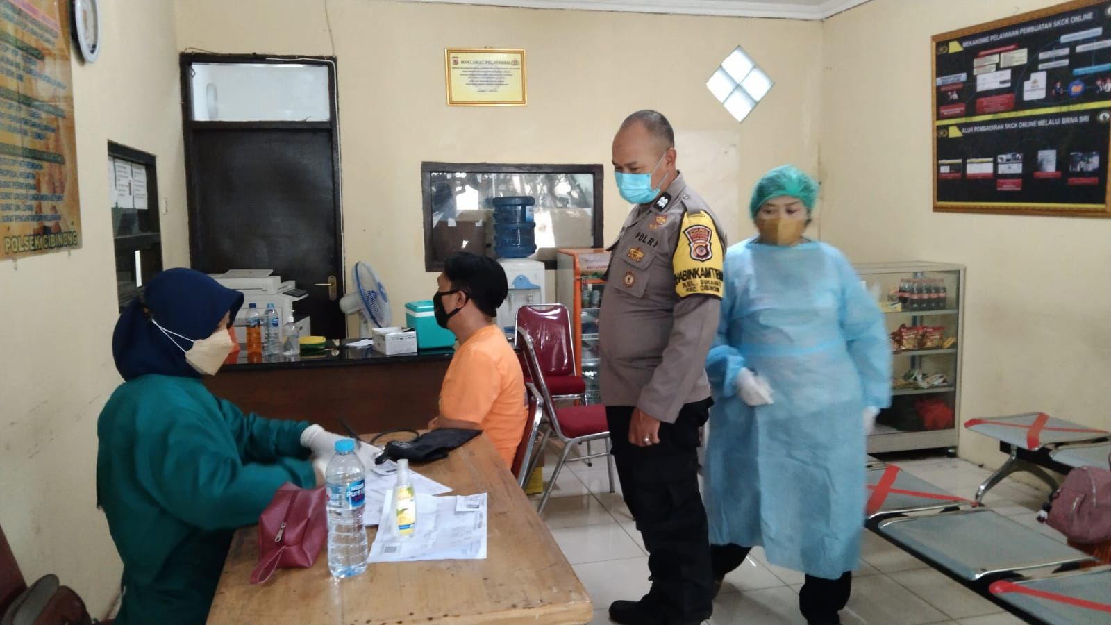Polsek Cibinong Terus Laksanakan Percepatan Vaksinasi
