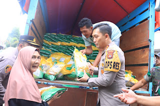 KAPOLRES BOGOR BERSAMA INSTRUMEN PEMERINTAH LAINNYA MENGGELAR KEGIATAN OPERASI PASAR MURAH