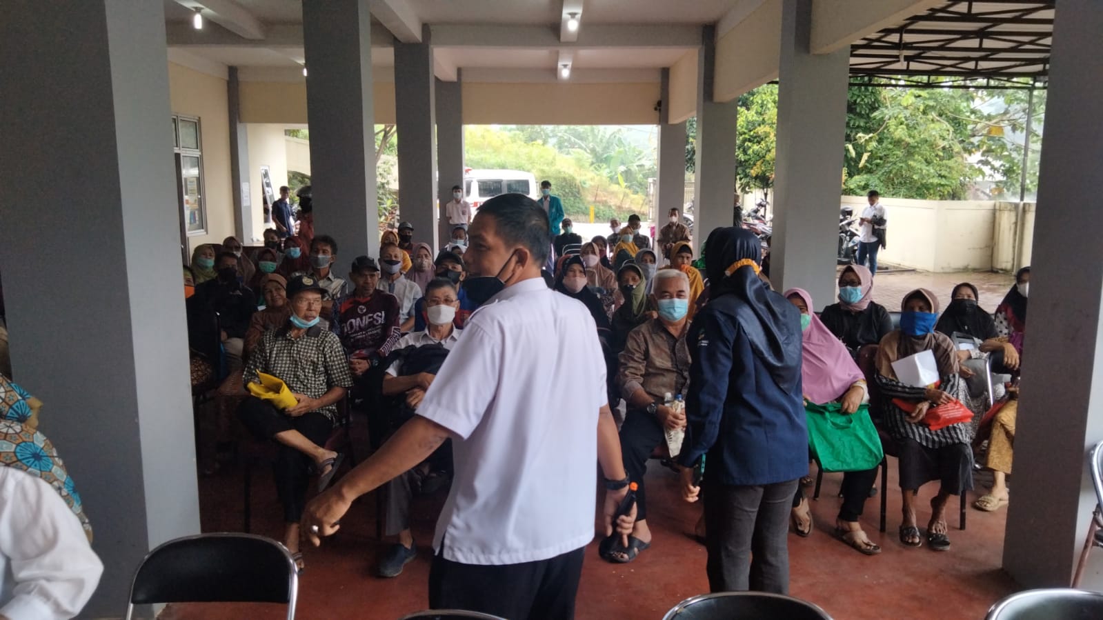 PT Bank BNI Cabang Bogor Bagikan Kartu KKS di Kecamatan Bogor Barat