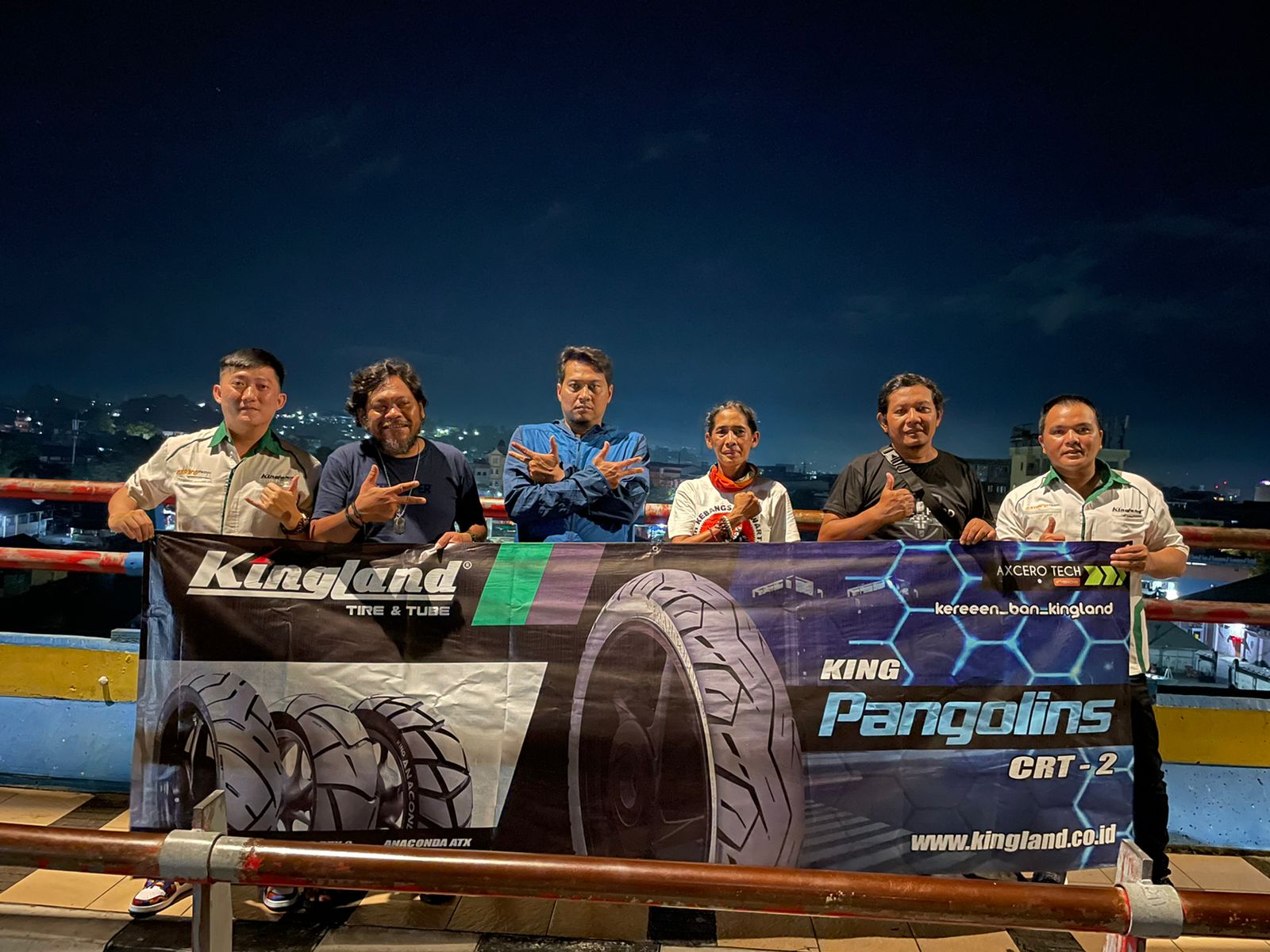 Tim JKW-PWI Tunda Ganti Ban Kingland di Manado