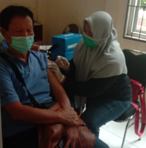 Gelar Vaksinasi, Lurah Menteng Apresiasi Antusias Masyarakat