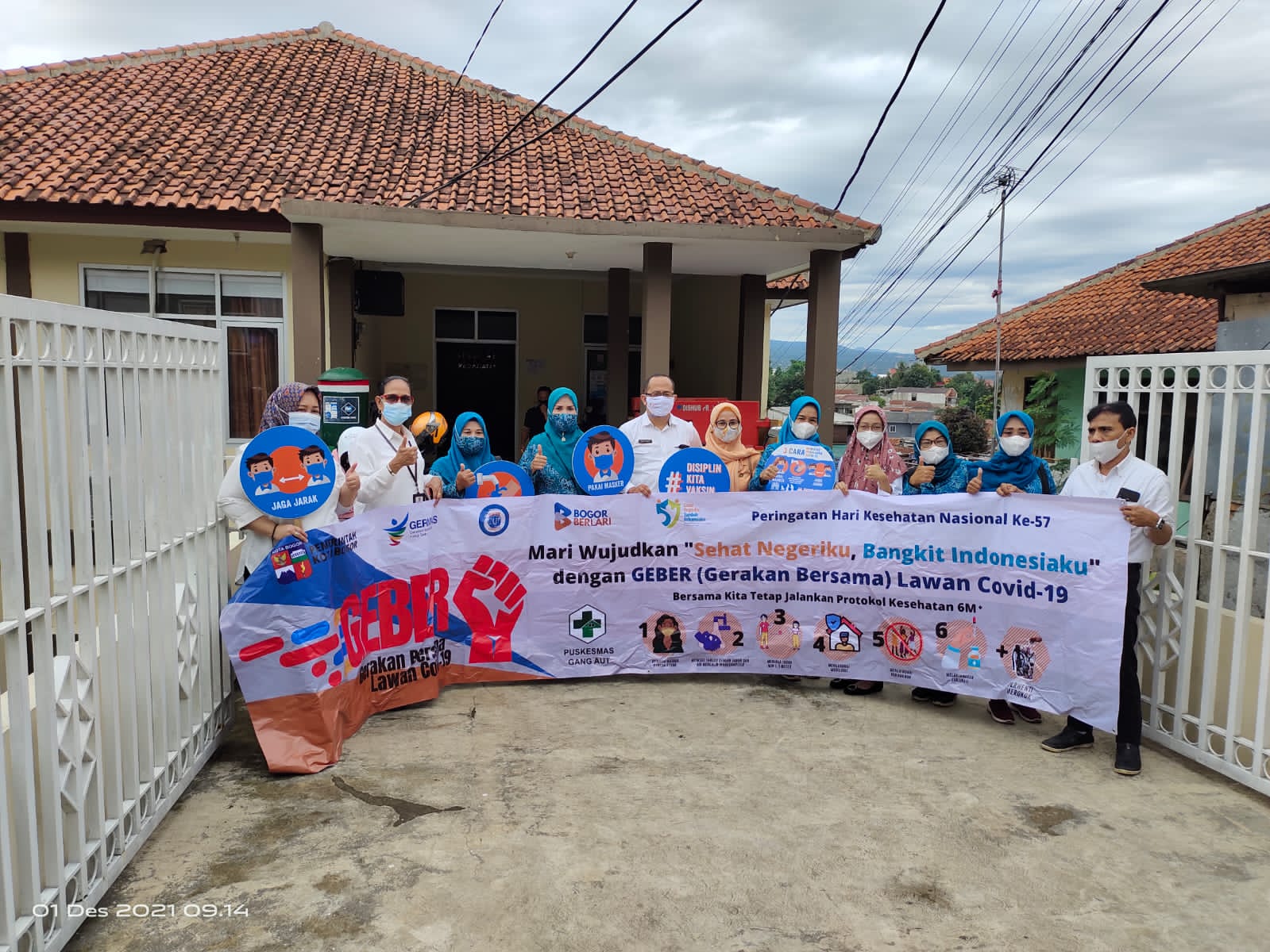 Peduli Kemanusiaan, Ketua Rt. 001/02 Kelurahan Gudang Ikut Bagikan Masker