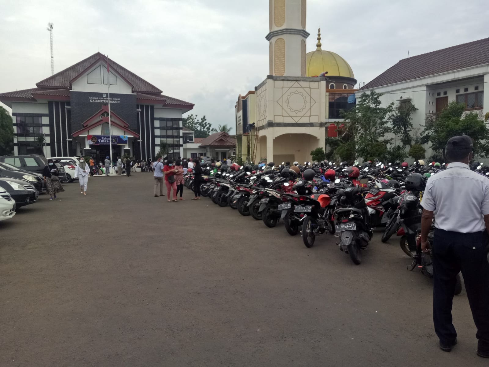 Vaksinasi Massal Bagi Warga Kecamatan Ciomas