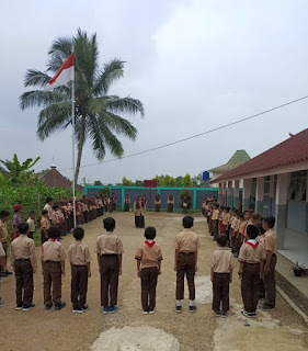 Keseruan  Pramuka di SDN 02 Cimayang